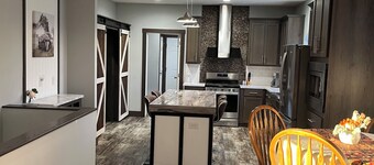 Peaceful Lake Home Retreat