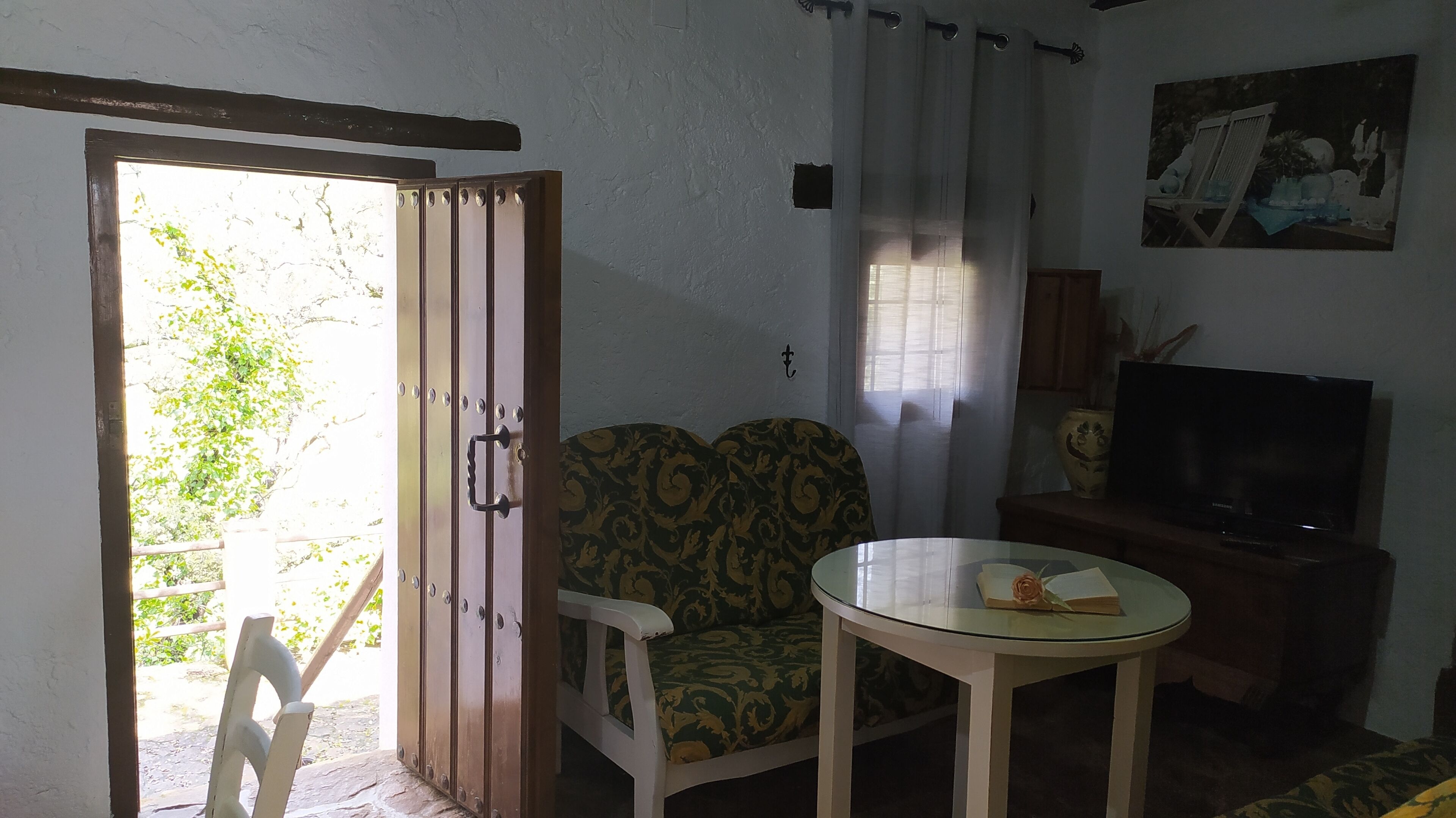 Casa, 4 habitaciones, fumadores, piscina privada | Sala de estar | Libros