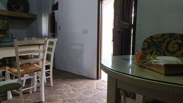 House, 4 Bedrooms, Smoking, Private Pool | Dining room