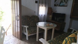 Huis, 4 slaapkamers, roken, privézwembad | Woonkamer | Boeken