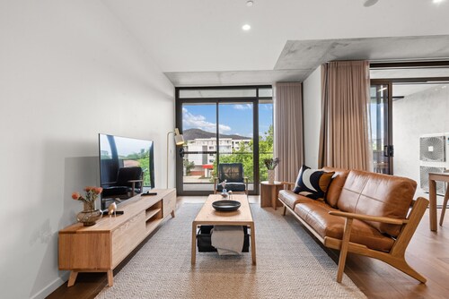 Stylish 2-bed in Braddon With Alfresco Dining