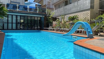 Seasonal outdoor pool, open 9:00 AM to 7:00 PM, pool loungers