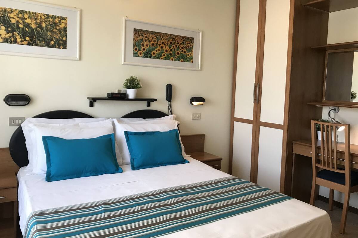 Standard Double or Twin Room | In-room safe, free WiFi