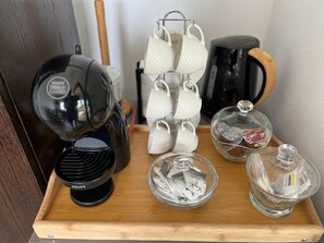 Coffee and/or coffee maker - Apartment 'Cantinho Da Maresia' with Sea View, Wi-Fi and Air Conditioning (Porto Martins)