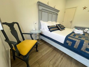 Tabla de planchar con plancha, wifi y ropa de cama 