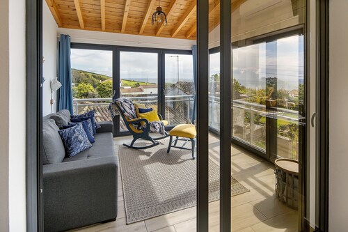 Apartment 'Cantinho Da Maresia' with Sea View, Wi-Fi and Air Conditioning