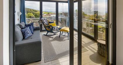 Apartment 'Cantinho Da Maresia' with Sea View, Wi-Fi and Air Conditioning