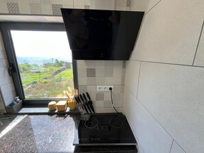 Refrigerador, microondas, horno, placa de cocina