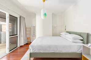 Apartment | 2 bedrooms, laptop workspace, iron/ironing board, bed sheets - Stylish 2-bed Cottage in Trendy Erskineville (Sydney)