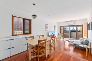 Apartment | Living room - Stylish 2-bed Cottage in Trendy Erskineville (Sydney)