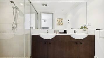 Departamento | Baño | Tina, secadora de cabello, toallas, jabón