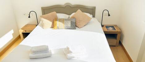 2 bedrooms, WiFi, bed sheets