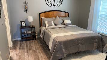 2 habitaciones, tabla de planchar con plancha, wifi y ropa de cama