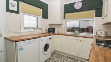 Dishwasher, cookware/dishes/utensils