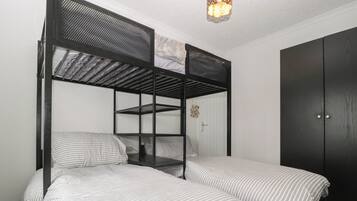 2 bedrooms, individually decorated, individually furnished, free WiFi