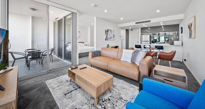 Stylish 1-bed Retreat Steps From Foreshore