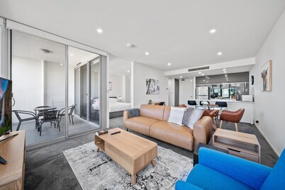 Stylish 1-bed Retreat Steps From Foreshore