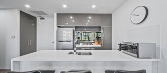 Stylish 1-bed Retreat Steps From Foreshore