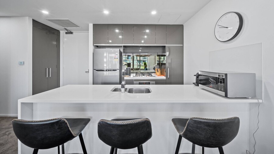 Stylish 1-bed Retreat Steps From Foreshore