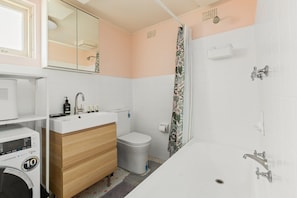 Apartment | Bathroom | Towels - Cosy Sydenham 1-bed by Inner-west's Attractions (Sydney)
