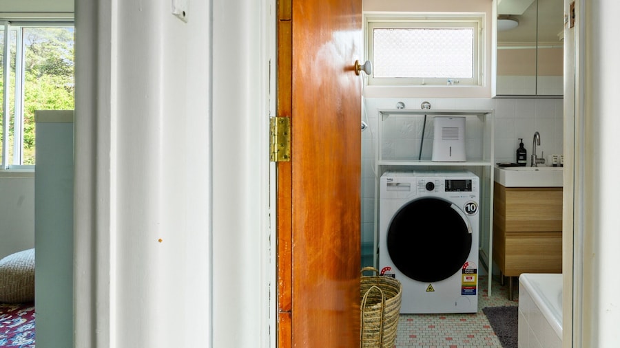 Cosy Sydenham 1-bed by Inner-west's Attractions