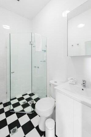 Casa | Baño | Secadora de cabello, toallas, jabón, shampoo 