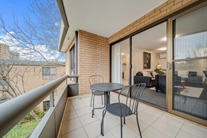 Apartment | Outdoor dining