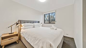 Apartment | 2 bedrooms, laptop workspace, iron/ironing board, bed sheets