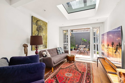 Stylish Inner-city Terrace Home With Rooftop Deck