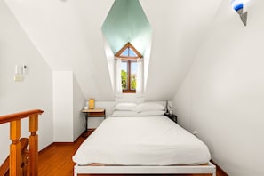 Apartment | 2 bedrooms, laptop workspace, iron/ironing board, bed sheets - Stylish Inner-city Terrace Home With Rooftop Deck (Sydney)