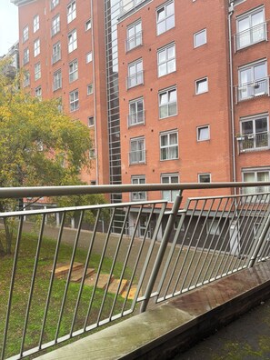 المنطقة المحيطة بالمنشأة