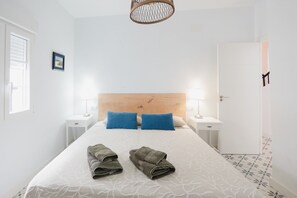 3 bedrooms, iron/ironing board, WiFi, bed sheets