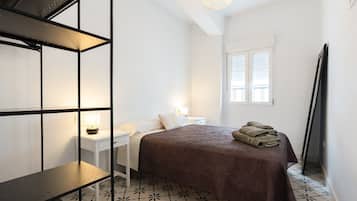 3 habitaciones, tabla de planchar con plancha, wifi y ropa de cama