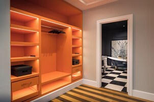 Gran Claridge Cathedral Suite | Bathroom | Hair dryer, bathrobes, slippers, towels