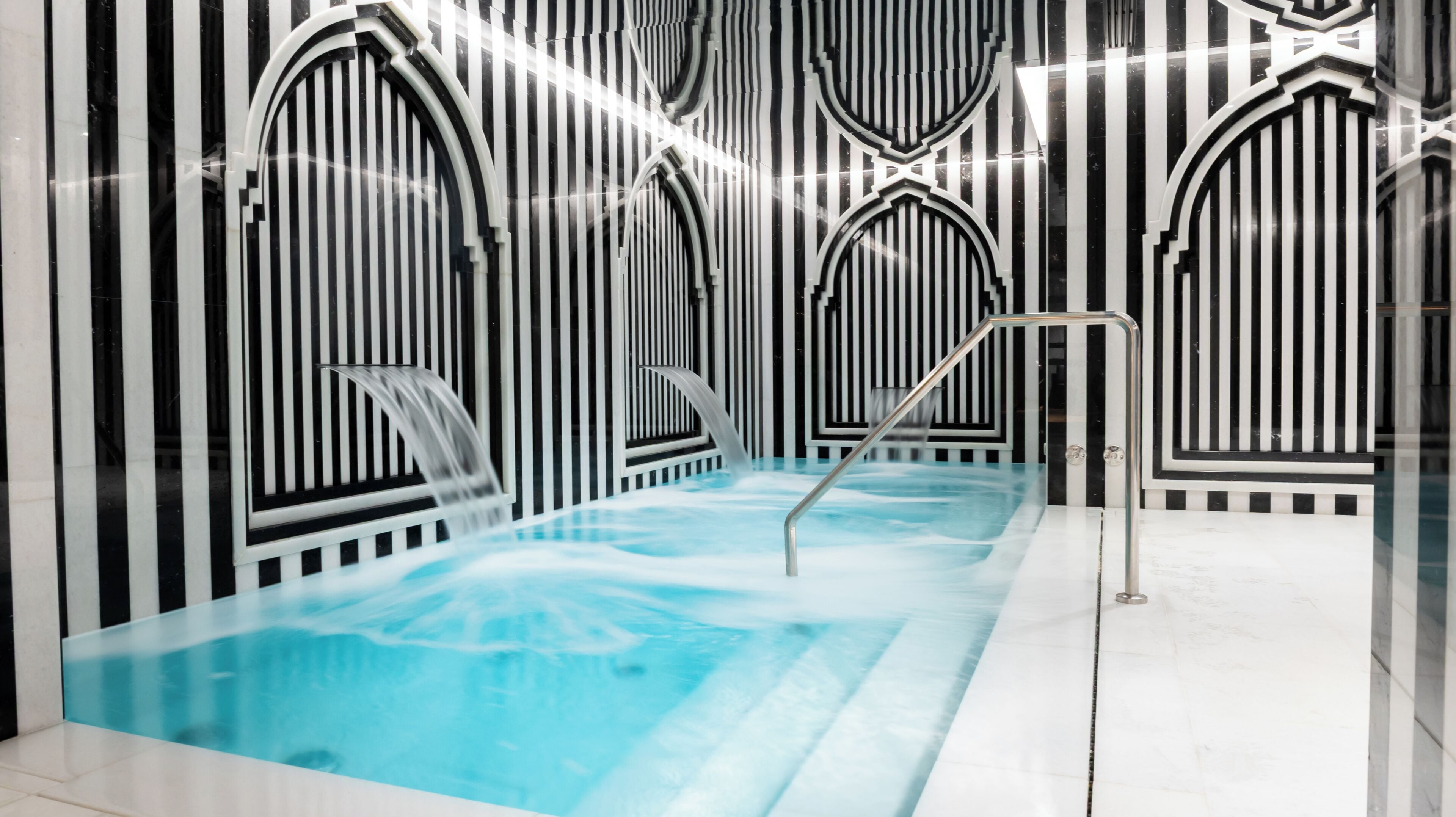 Sauna, steam room, body treatments, aromatherapy, hot stone massages