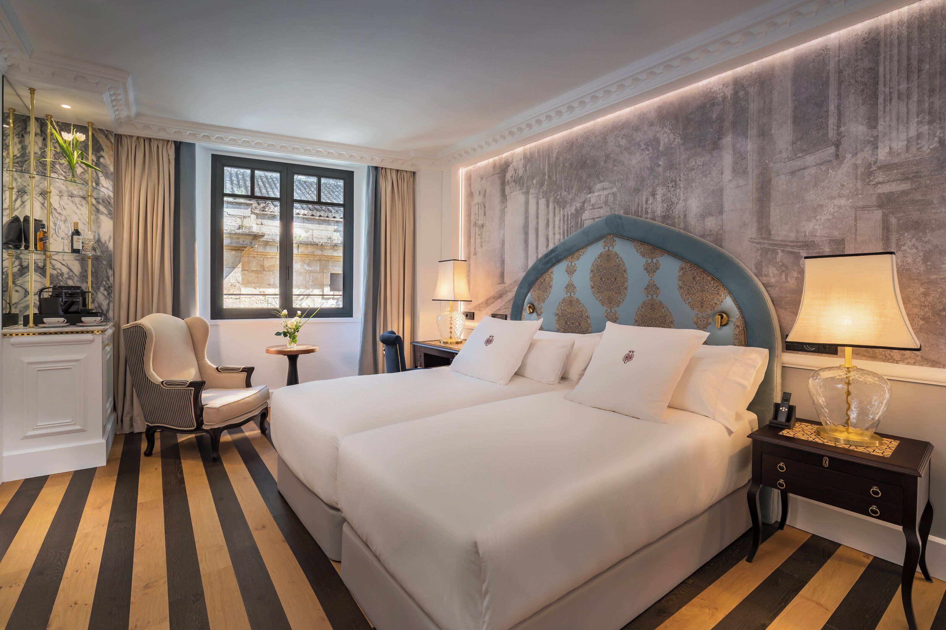 Doppia Premium | Biancheria da letto di alta qualità, copriletto in piuma, minibar