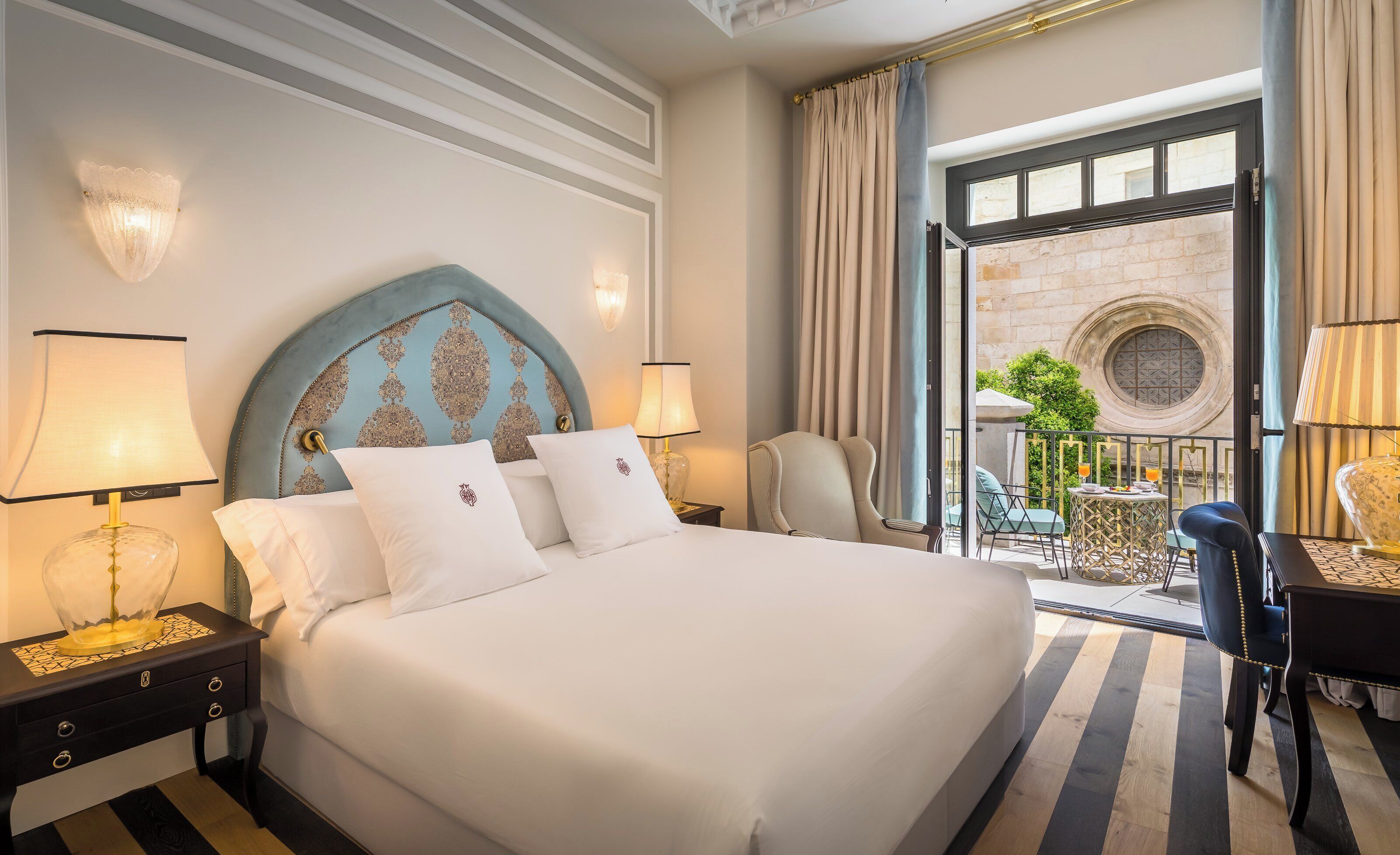 Chambre Double Supérieure | Literie de qualité supérieure, couette en duvet d'oie, minibar