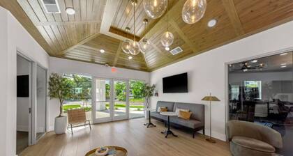 Charming 2BR in Heart of Largo + Free Pool & Gym