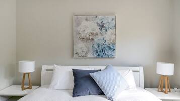 Departamento | 3 habitaciones, tabla de planchar con plancha y ropa de cama