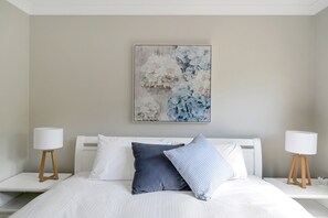 Apartment | 3 bedrooms, iron/ironing board, bed sheets