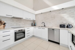 Apartment | Dapur peribadi | Alat memasak/pinggan mangkuk/perkakas dapur