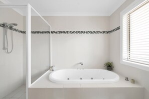 Apartment | Bathroom | Bathtub, hair dryer, towels, soap - 3-bed With Beach Views and Entertainment Area (Denhams Beach)