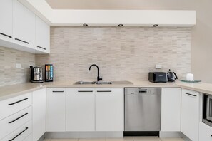 Apartment | Private kitchen | Cookware/dishes/utensils