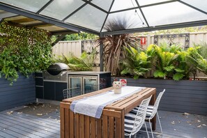 Apartment | Tempat makan luar