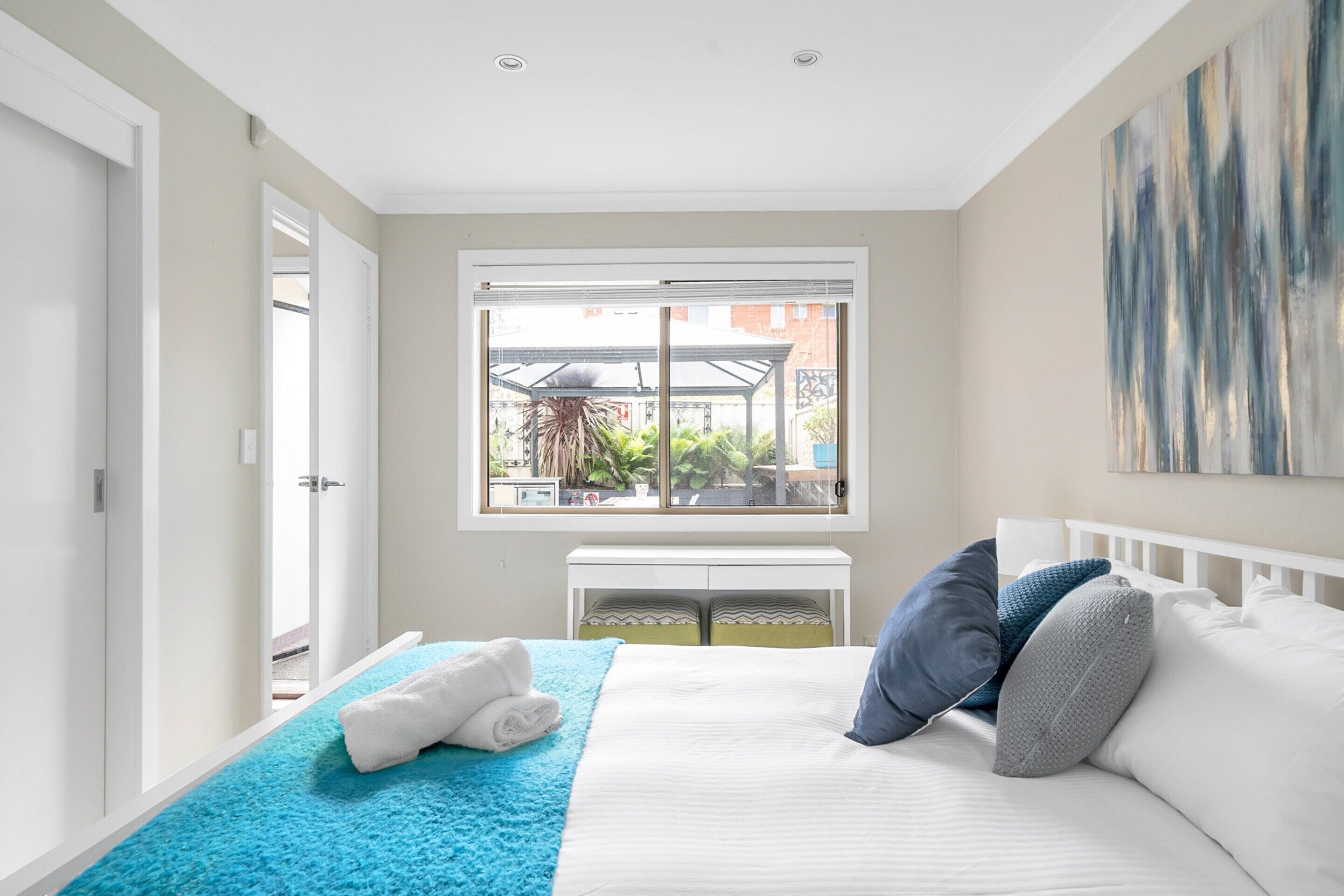 3 bedrooms, iron/ironing board, bed sheets