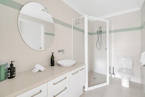 Apartment | Bathroom | Bathtub, hair dryer, towels, soap - 3-bed With Beach Views and Entertainment Area (Denhams Beach)