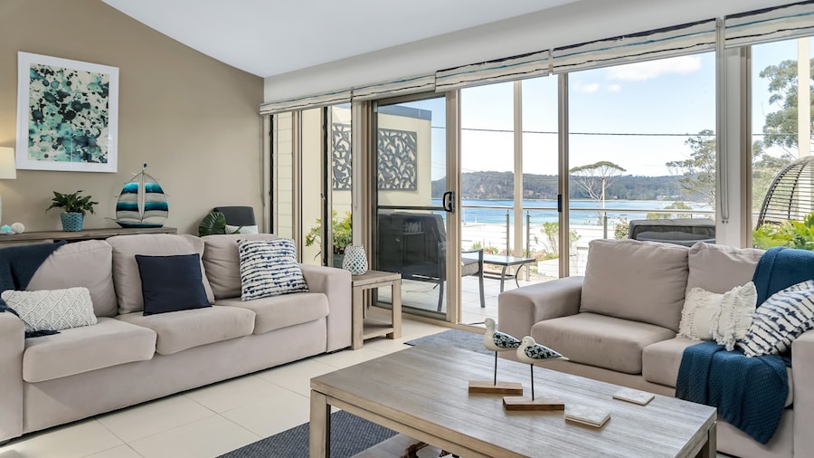 3-bed With Beach Views and Entertainment Area