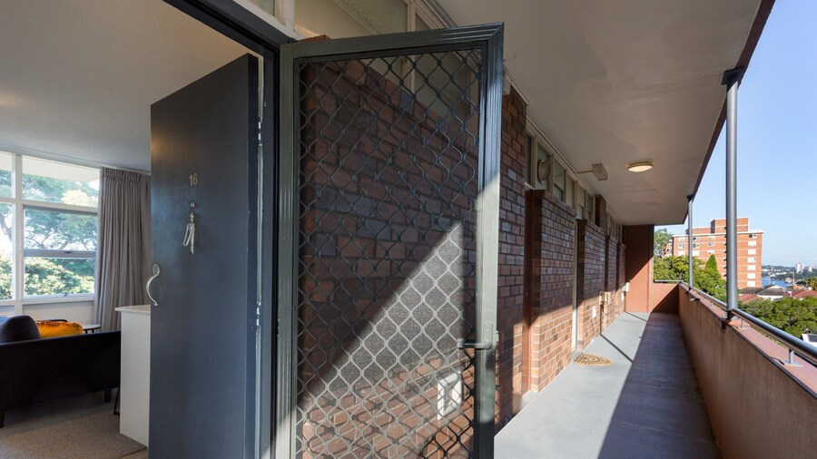 Comfy Balcony Studio Near Parks,