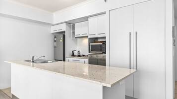 Apartment | Private kitchen | Cookware/dishes/utensils