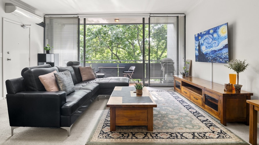 Central 2-bed Pad With Tennis Court,